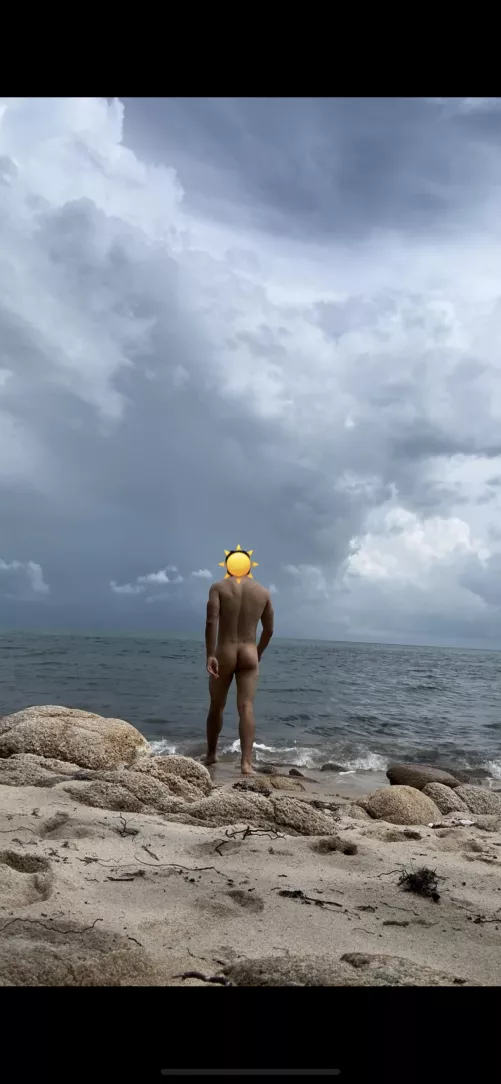 Suns out, buns out ☀️ 🍑 26 yo Asian :)