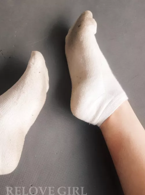 Taste my 3 day old smelly gym sockies with me on my yoga mat.🫶🏽🩷🥹 [F22]