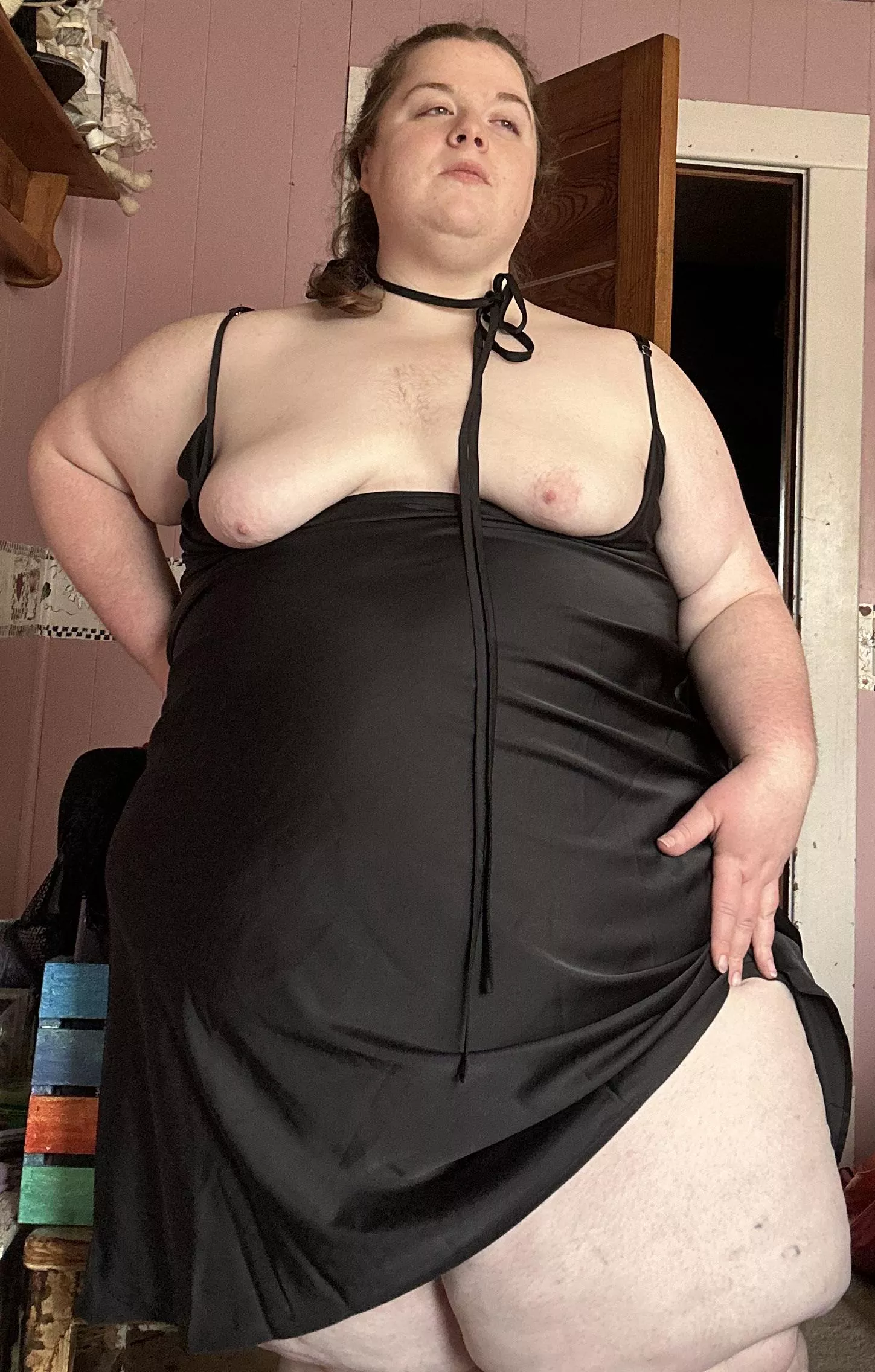 The dress isn’t going to strip itself 💁🏻‍♀️