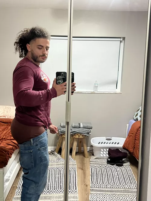 This is what I get for getting low in my squats 😏🍑