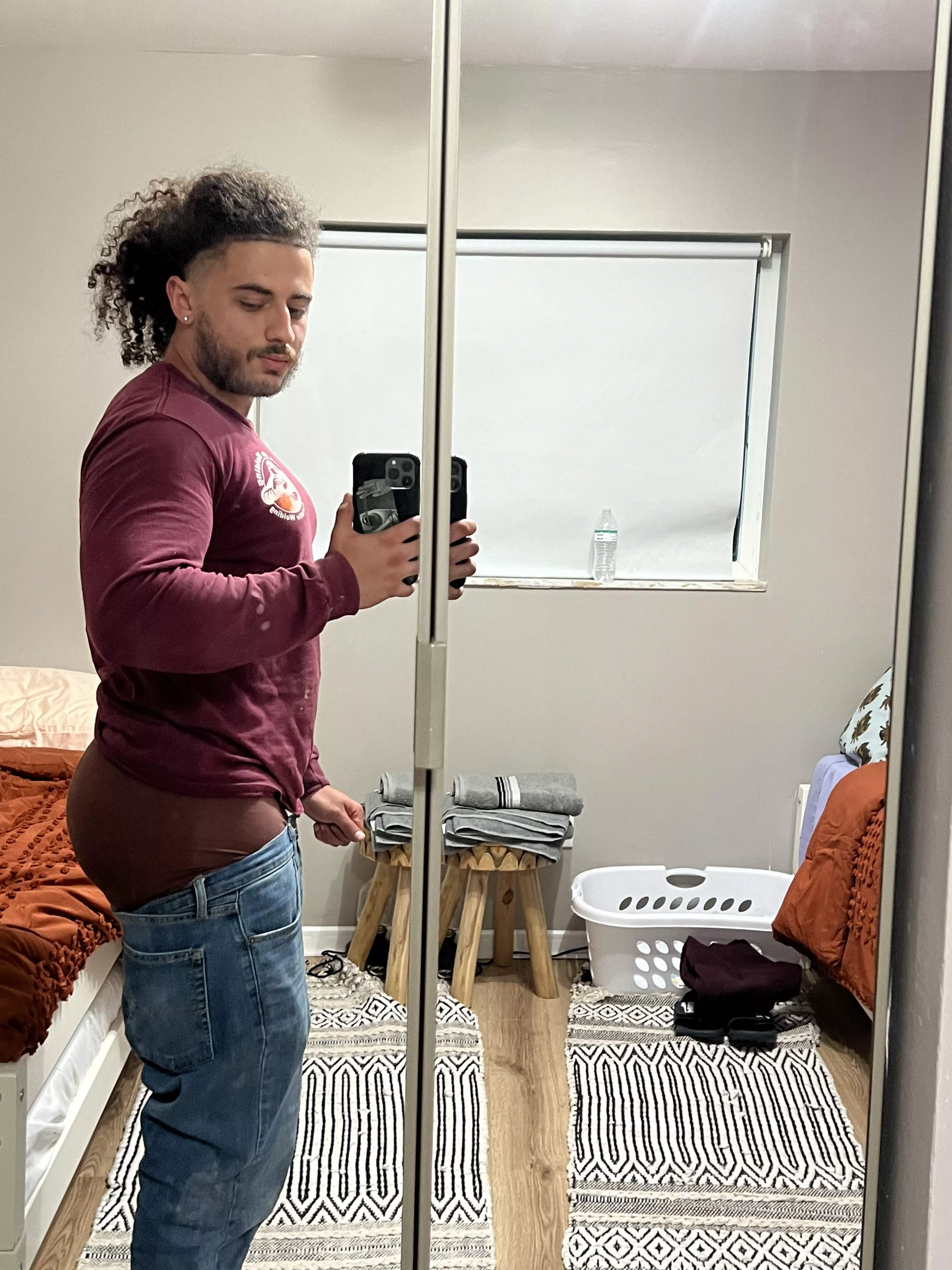 This is what I get for getting low in my squats 😏🍑