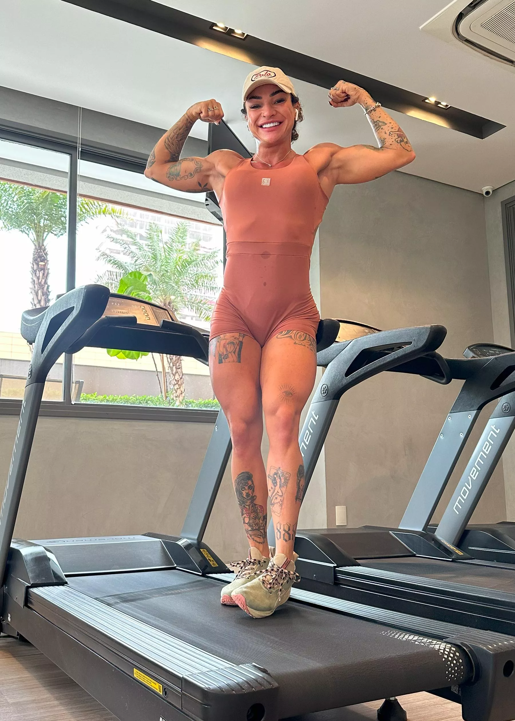 this tall, jacked goddess demands your attention