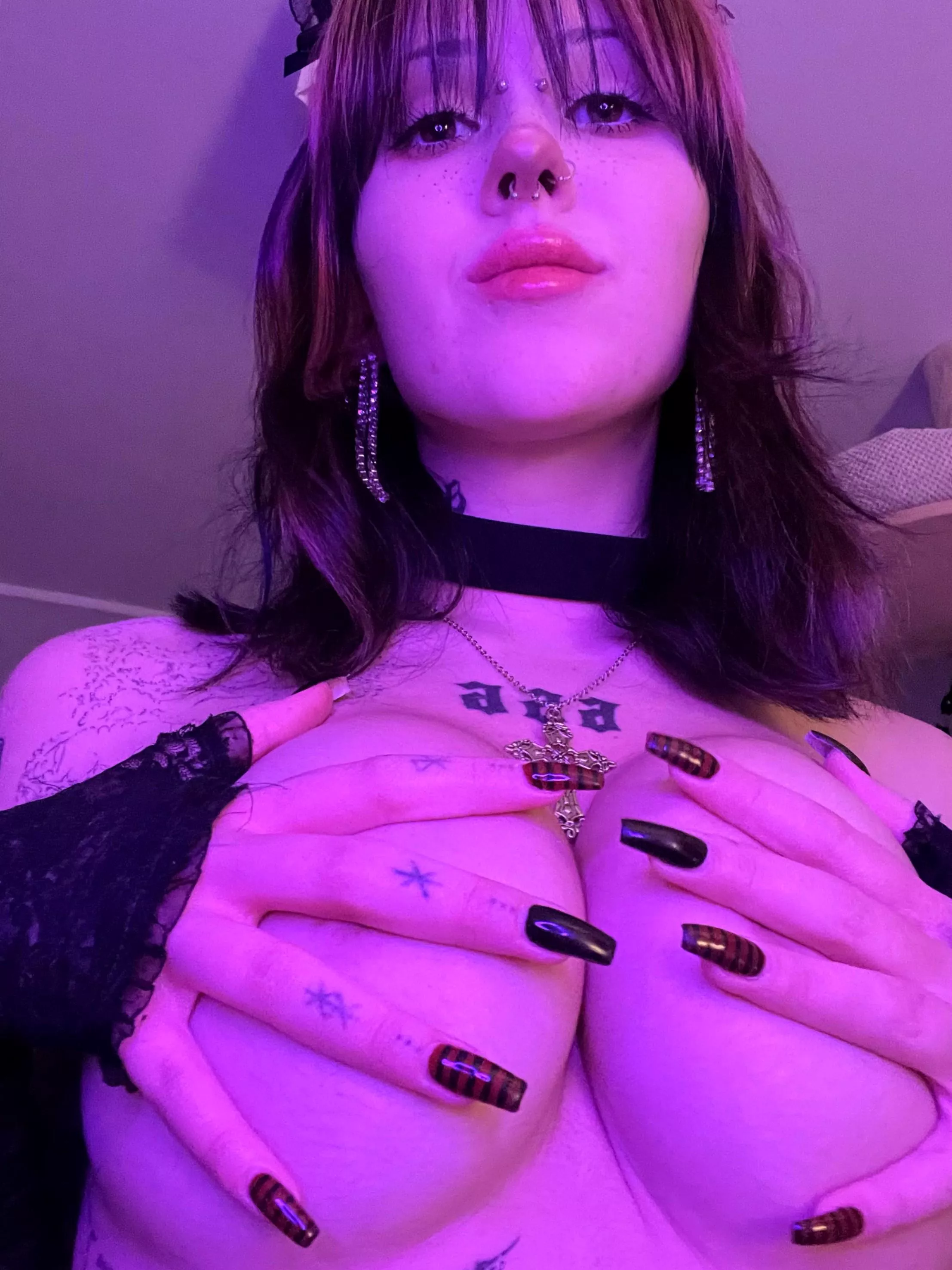 tired of touching my own boobs, can someone come over to my room?? ^^