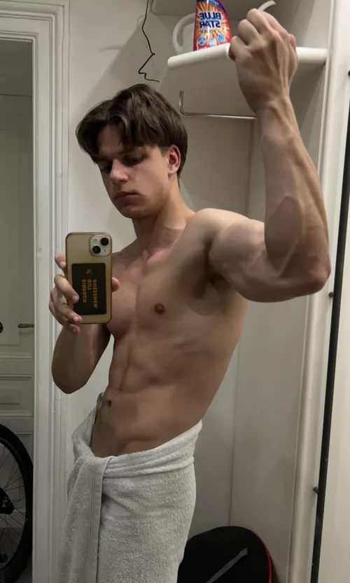 Wanna sniff my musky pit?