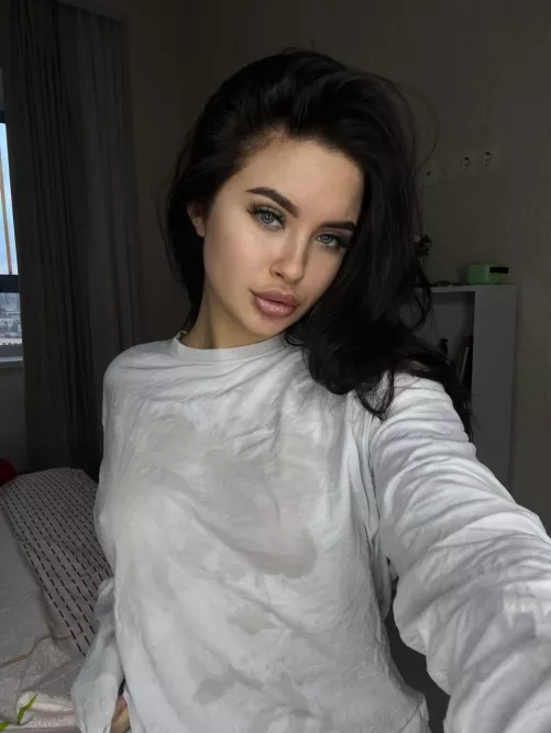 wet sweatshirt makes my boobs look sexy