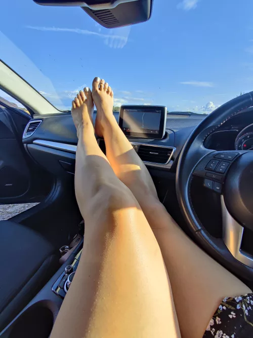 What do you think of my toes? 🤍