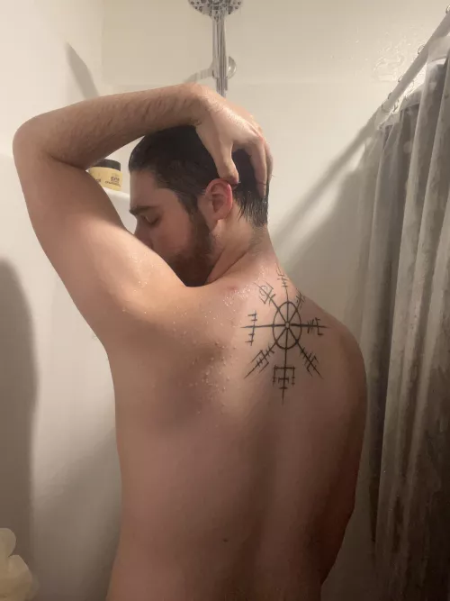 What would make this warm, winter shower even better? 🧐😳