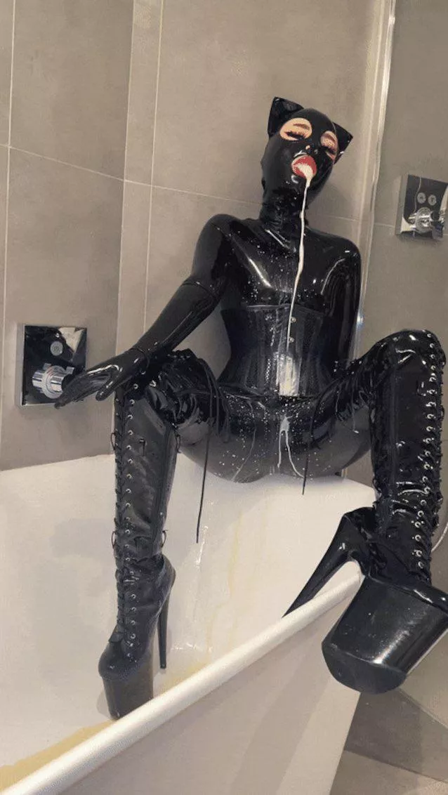 Who is this puke girl?