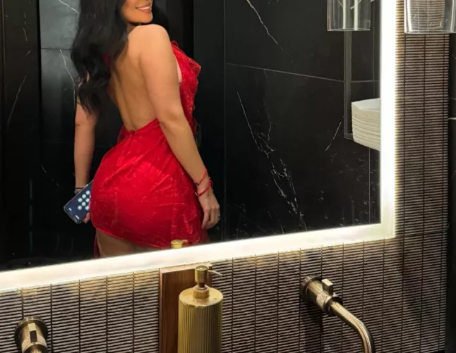 You guys like wifeys red dress?😏