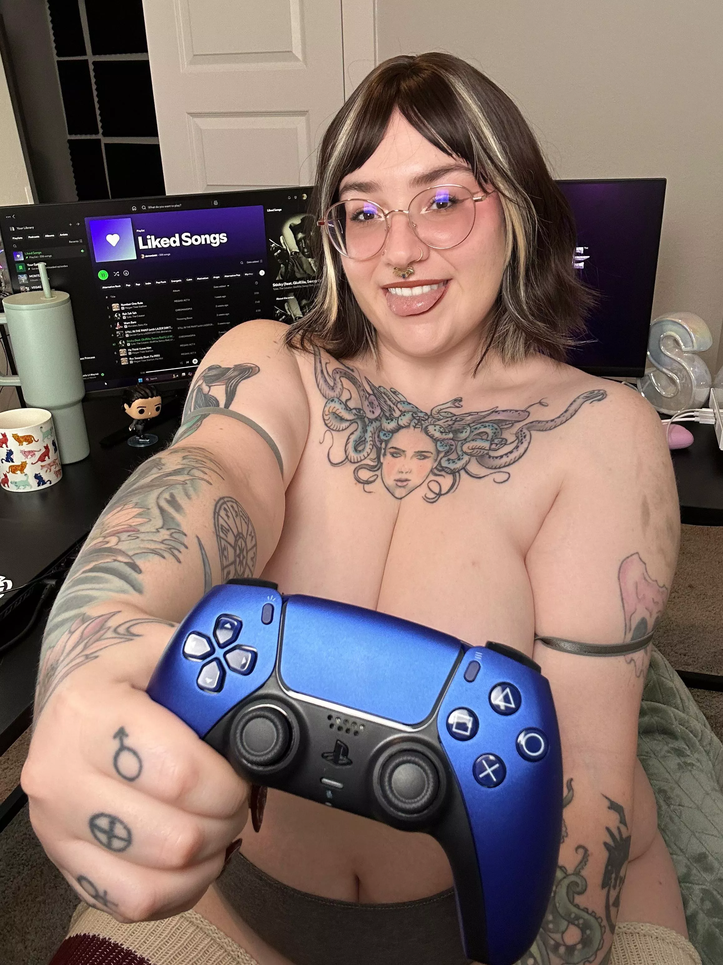 anyone playing the new Dragon Age?? 💜