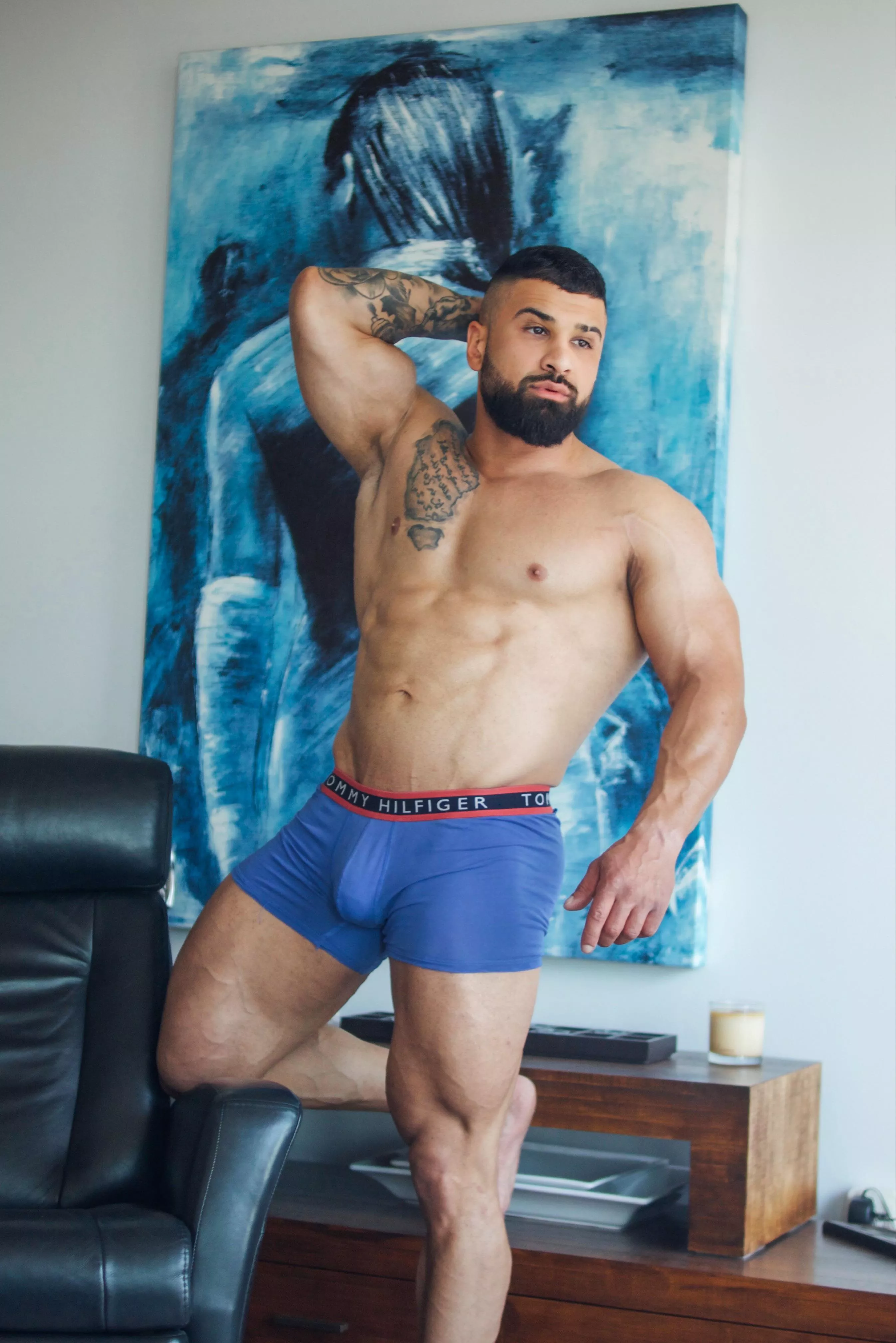 buzz really sets the standard when it comes to the jacked/shredded combo 