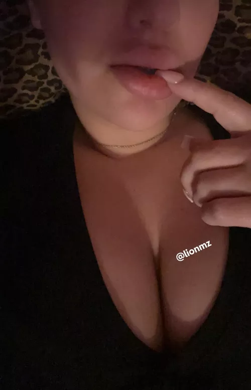 Come have some fun with me 😏 offering a personalized GFE catered to your needs. Starting at 200$ per week 😉 