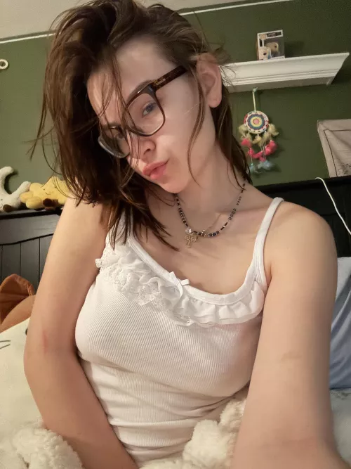 cum drool all over this slutty college girl ;,) 20f