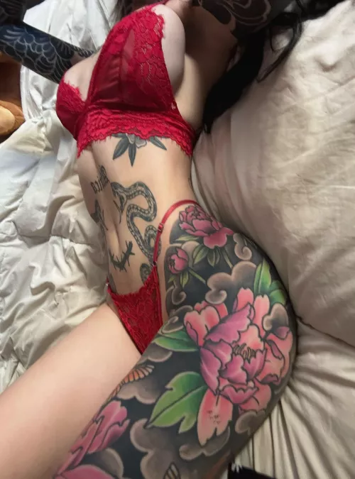 i wanna rub this tatted ass on your morning wood