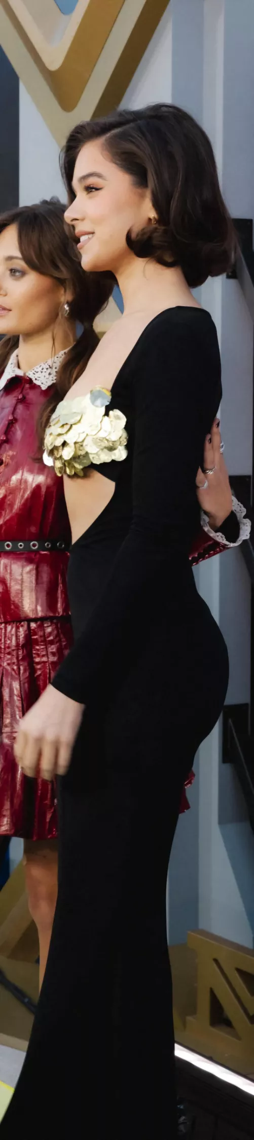 More side booty in that dress 🤤