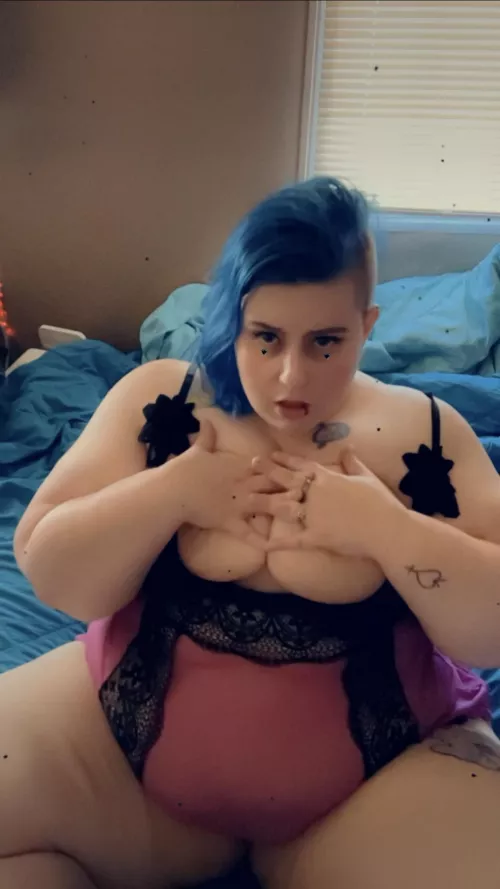 Move my hands and put your face between them 