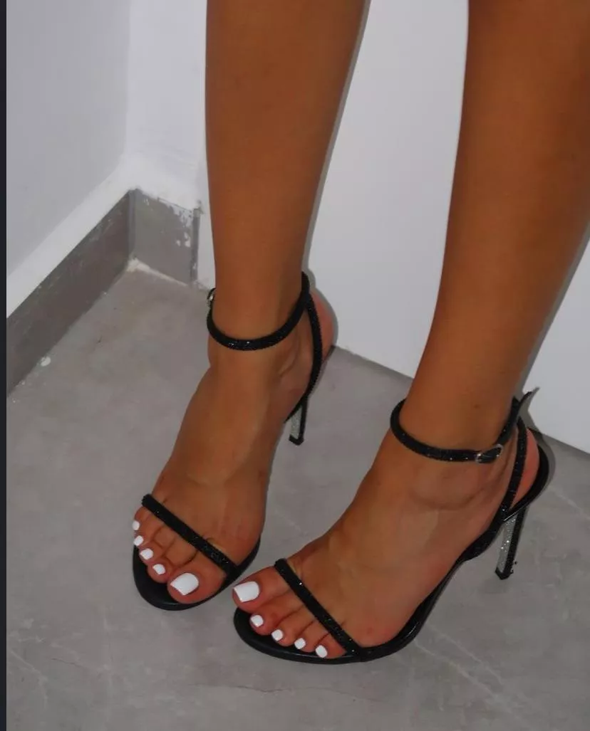 My heels are cute huh 😉