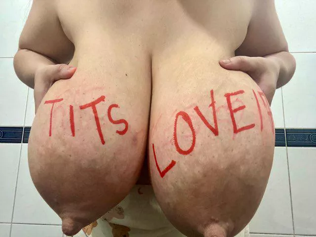 My juggs holds gallons of milk 🍼 who wanna suck?? Menu available for private deals! 