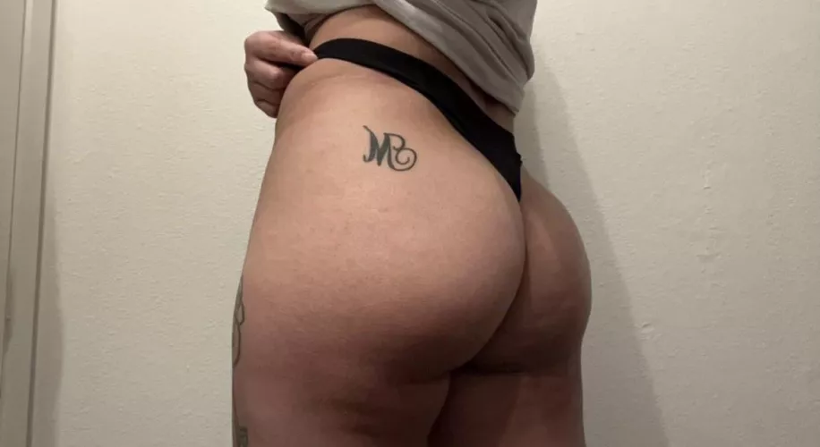 (SELLING) treat yourself for Thanksgiving. WILLING TO DISCOUNT PRICES FOR THANKSGIVING . Used panties :) can wear for multiple days can add my cum, l also do facetime sessions, fetish friendly, Latina, custom vids,