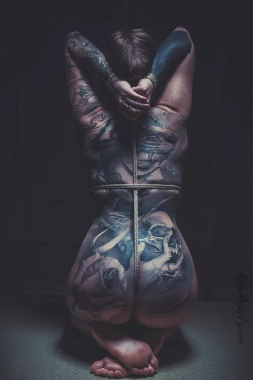 Simple overhead tie. A predicatment [F]