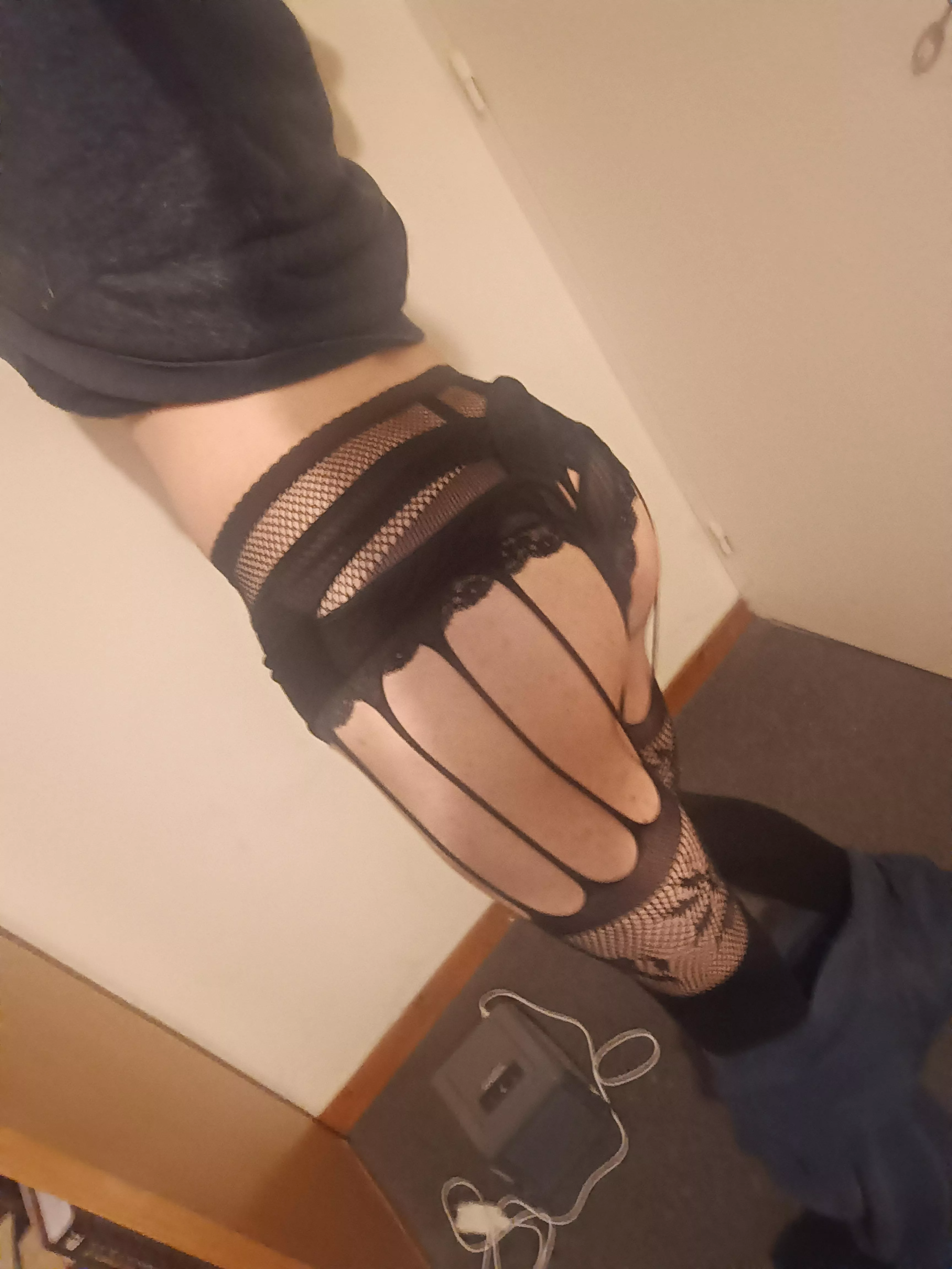 Small photo of an inferior Frenchwoman, I hope the real males will appreciate it 🥵♠️♠️