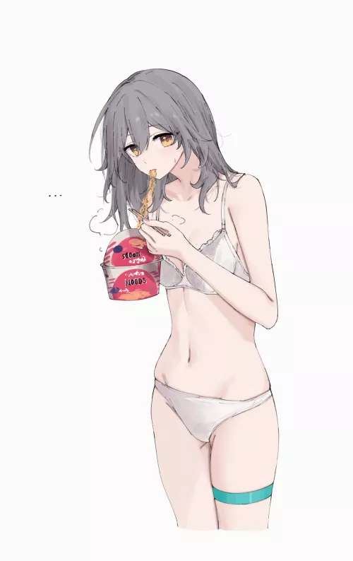 Stelle eating noodles 