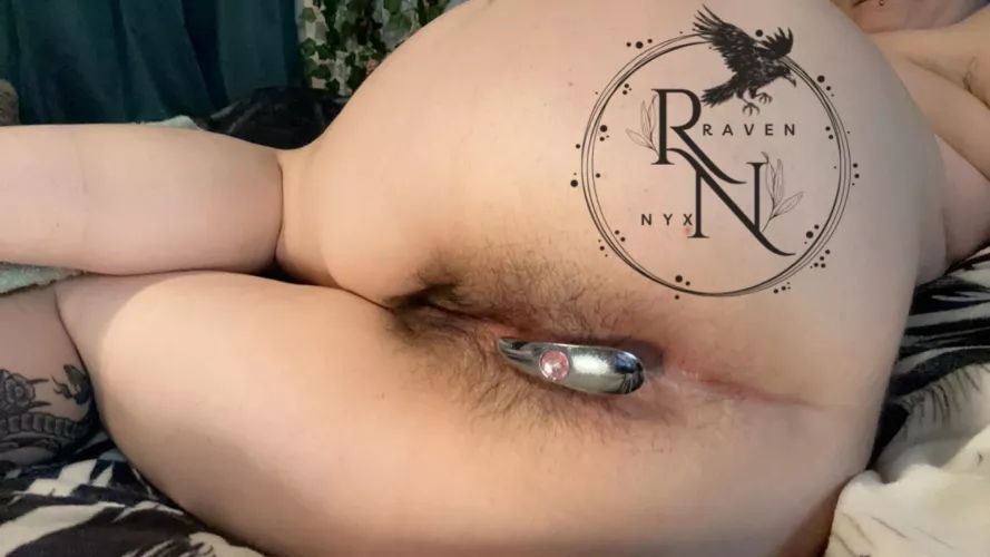 The jewel makes her look so pretty 