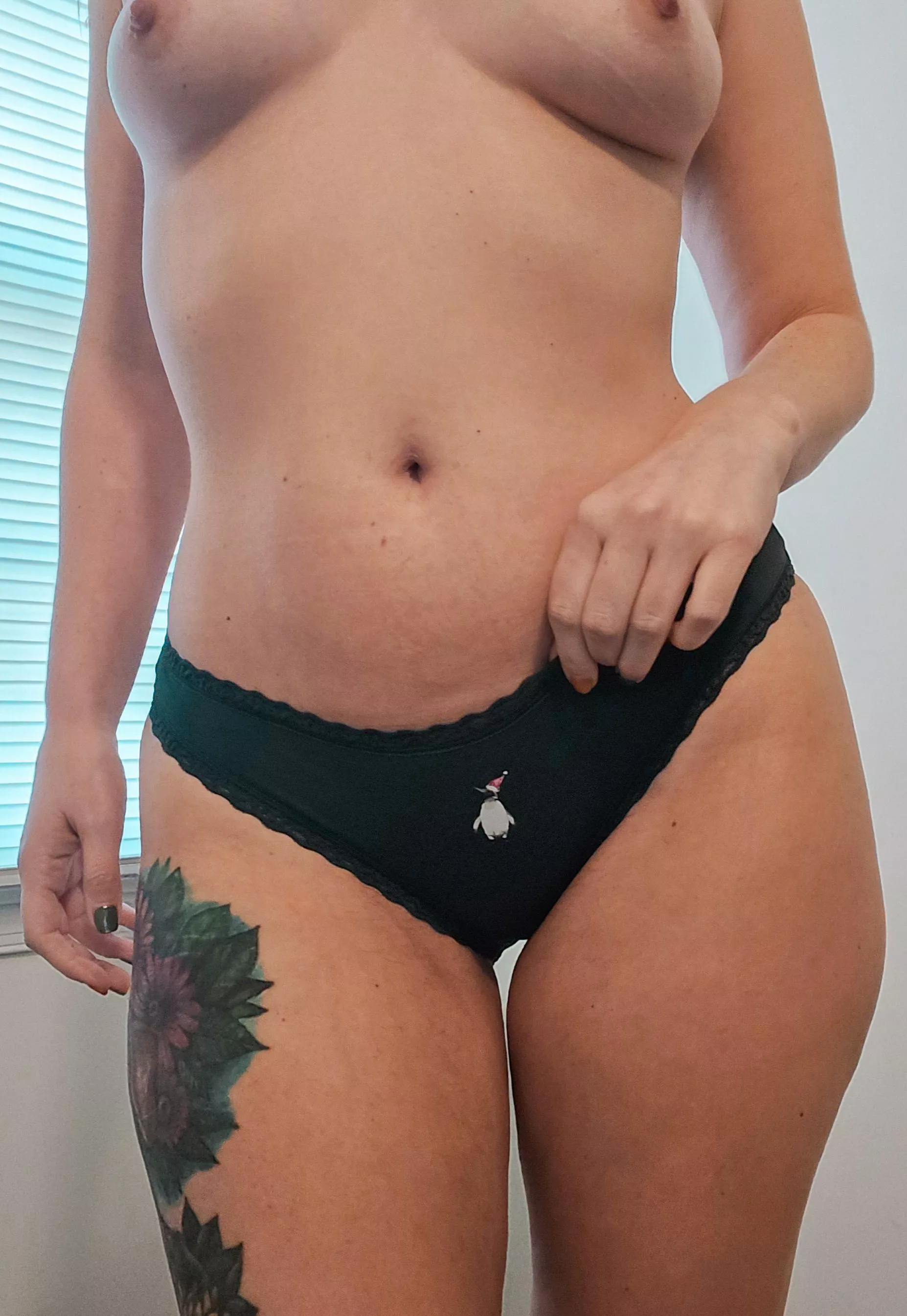 These bikini panties featuring a penguin wearing Santa's hat are to die for. Don't worry, smelling my juices on them will bring you back to life 😝 Black Friday sale until 11/29 buy 2 get 1 free 🎉 add ons available including adding a workout!!