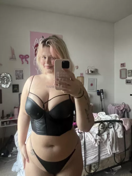 Wanna feel my curves?