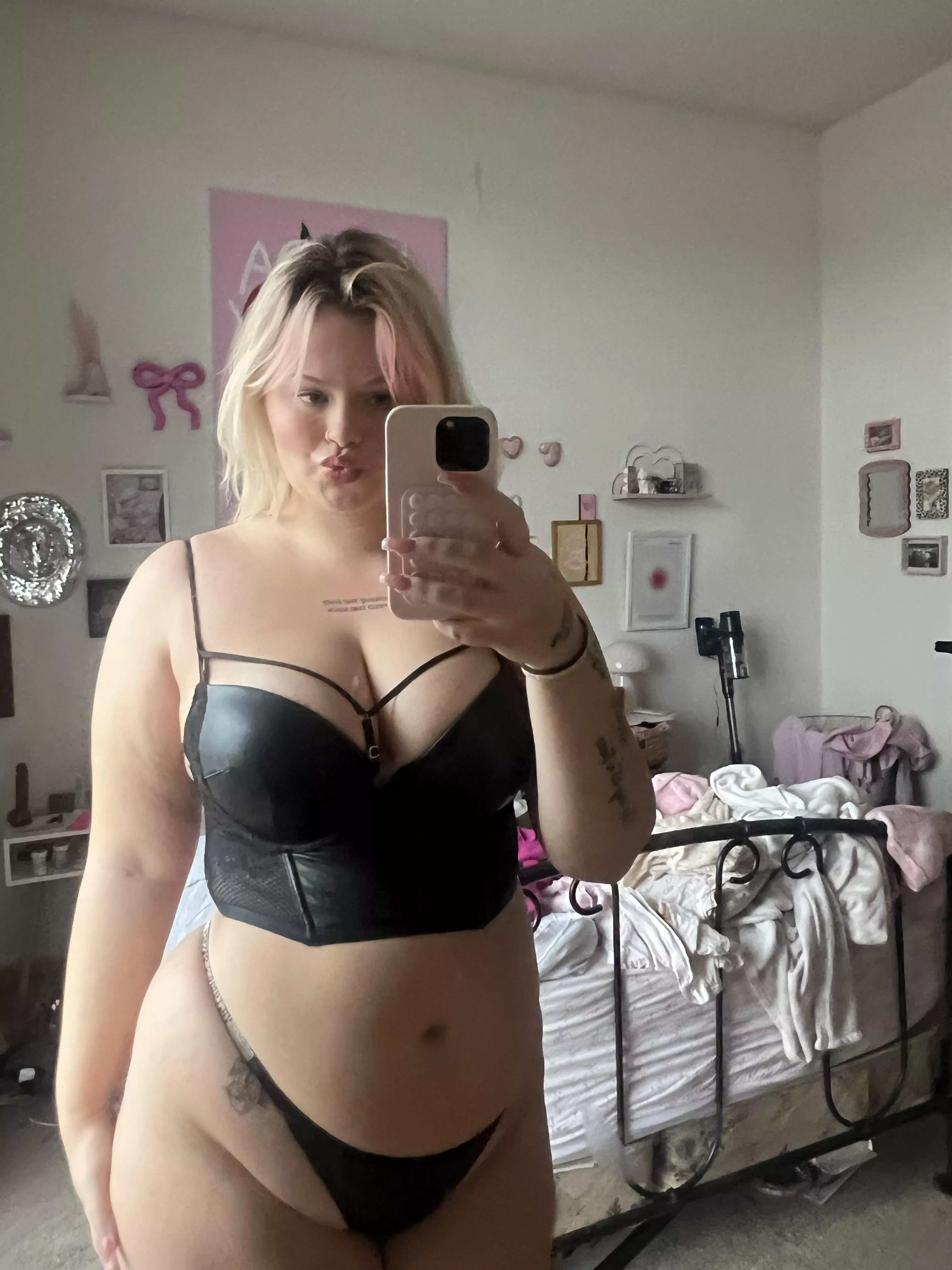 Wanna feel my curves?