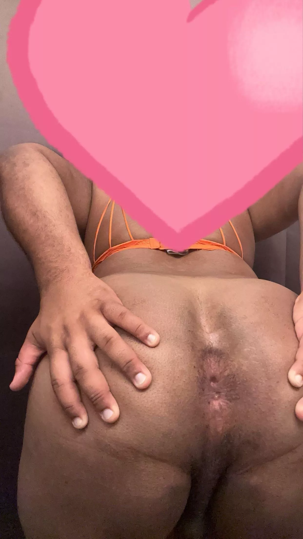 Who likes my hole😘