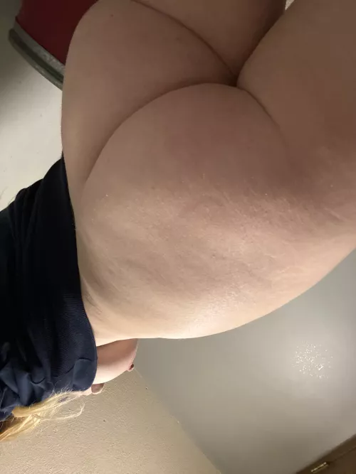 Who wants to leave their hand print? 