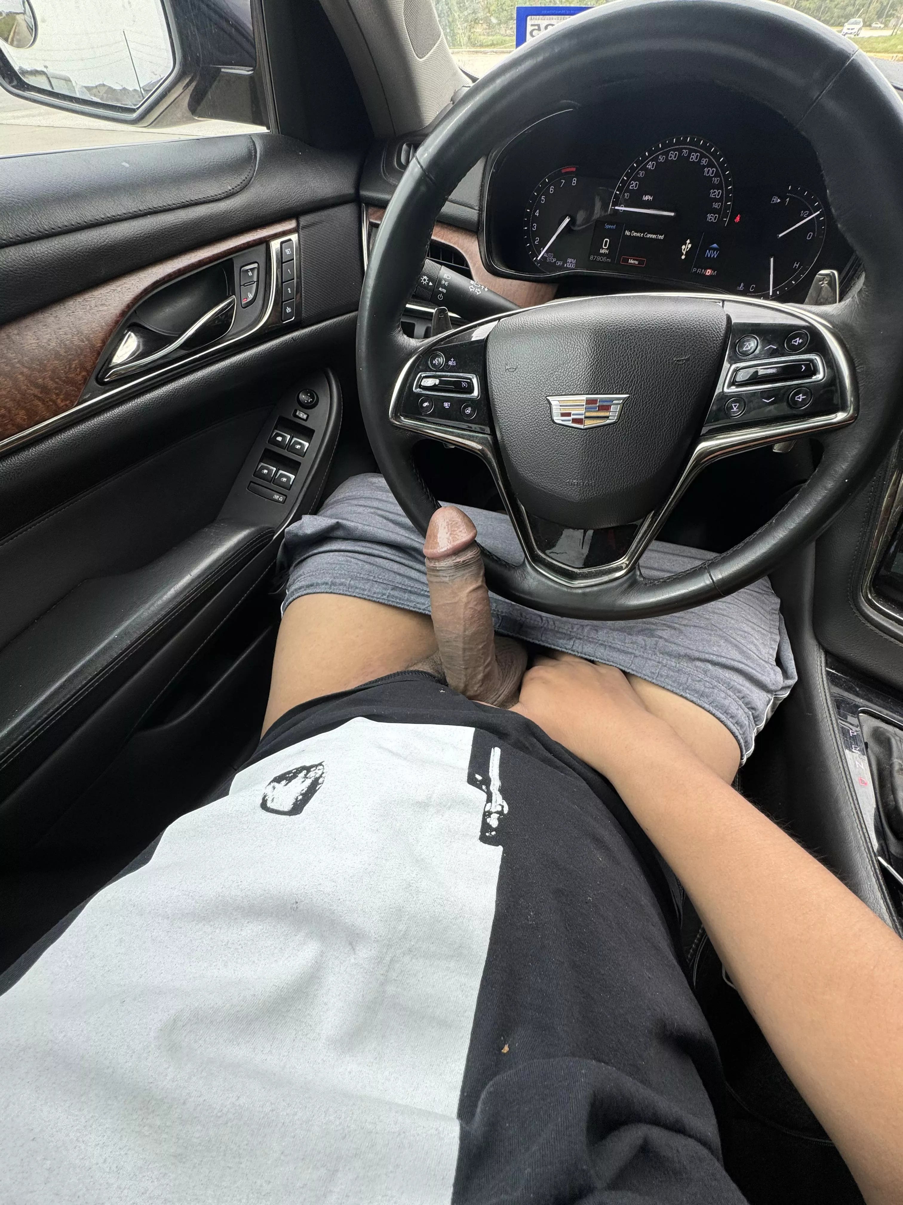 [25] M4F want some lunch ? 