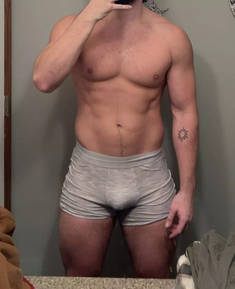(26) 6’/ 210lbs 