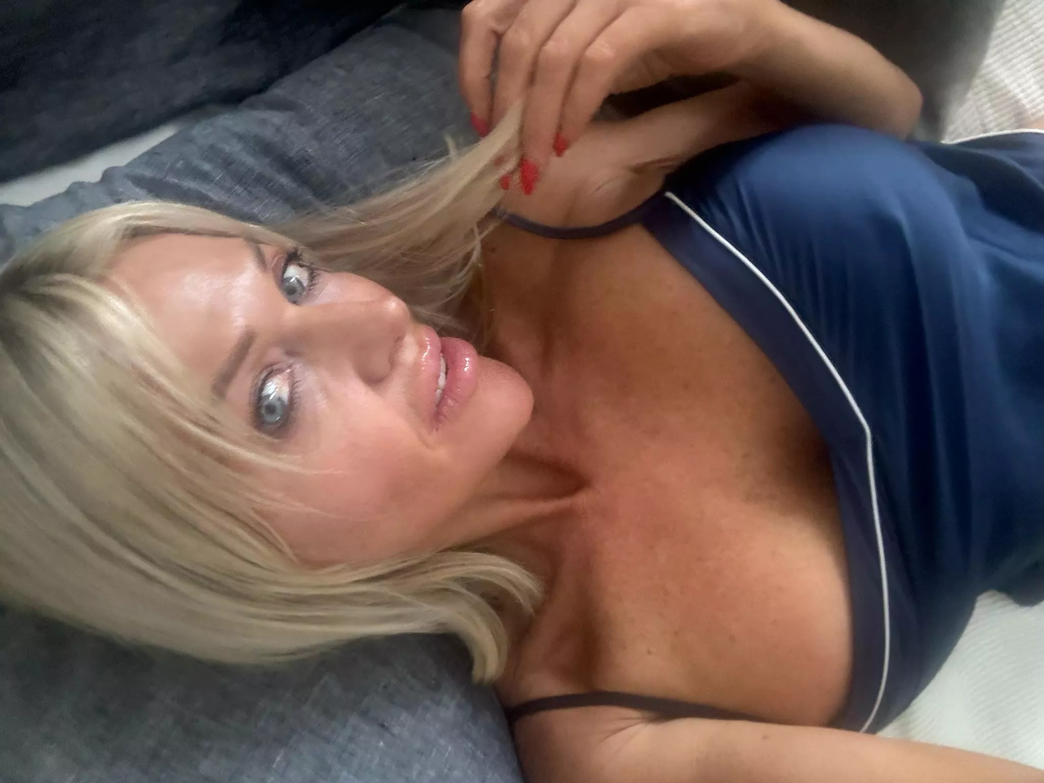 41F, Looking for a guy to give me a huge cum.  I’m here in NC! feel free to message me, if you’re available. I can travel! 