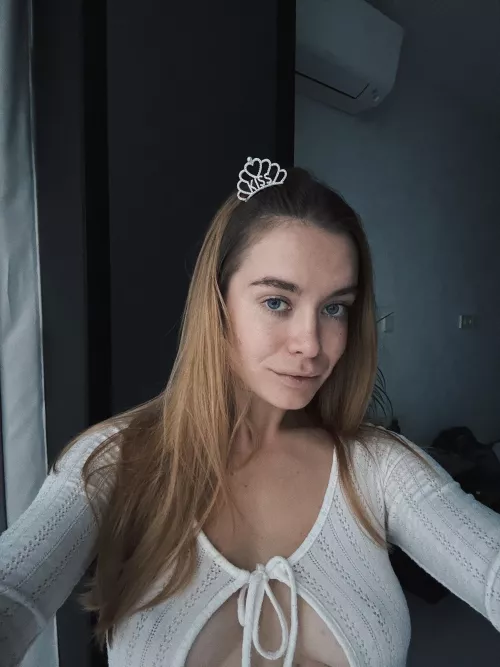 Am i hot for a Princess..? F27