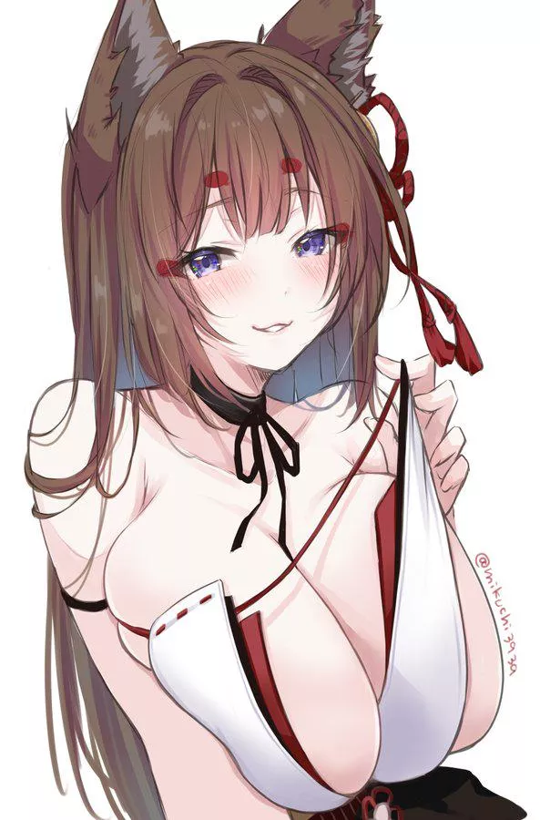 Amagi wonders whether she really needs a swimsuit near you