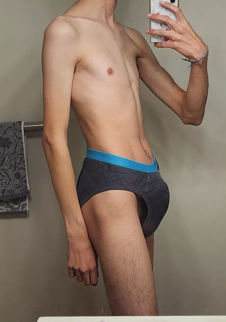 Anyone think they can take on this skinny twink? DM me! ;)