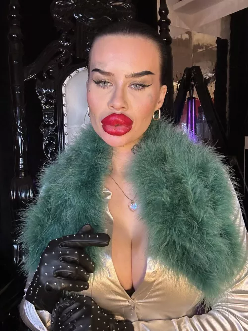 At least my shoulders are covered in fur