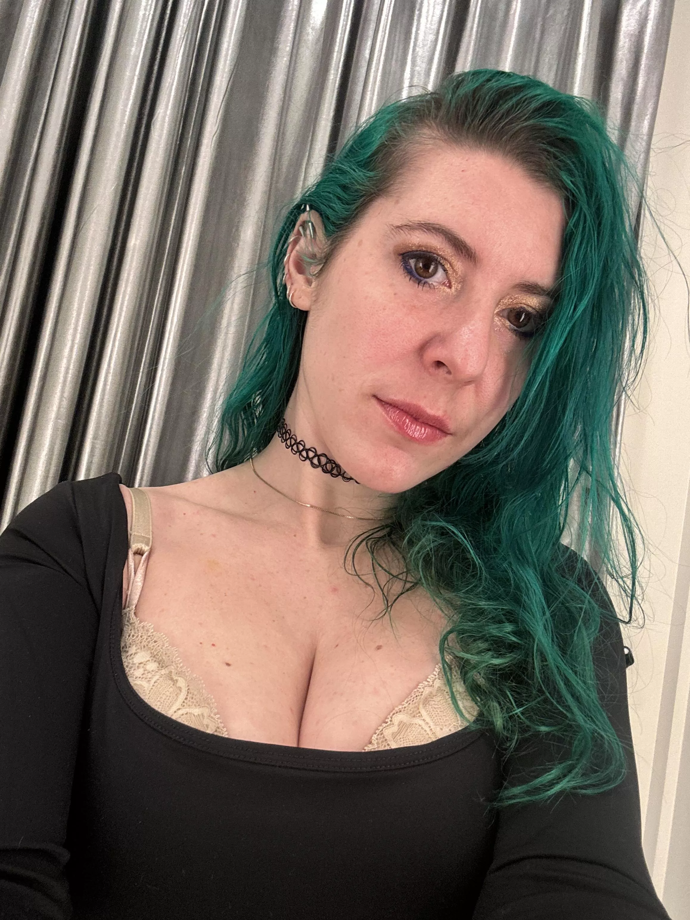 Black Friday shopping cleavage