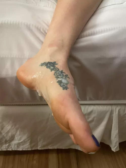 Definitely a mess this morning. Would you want to fuck me like this or have me clean up first? 🤭😘