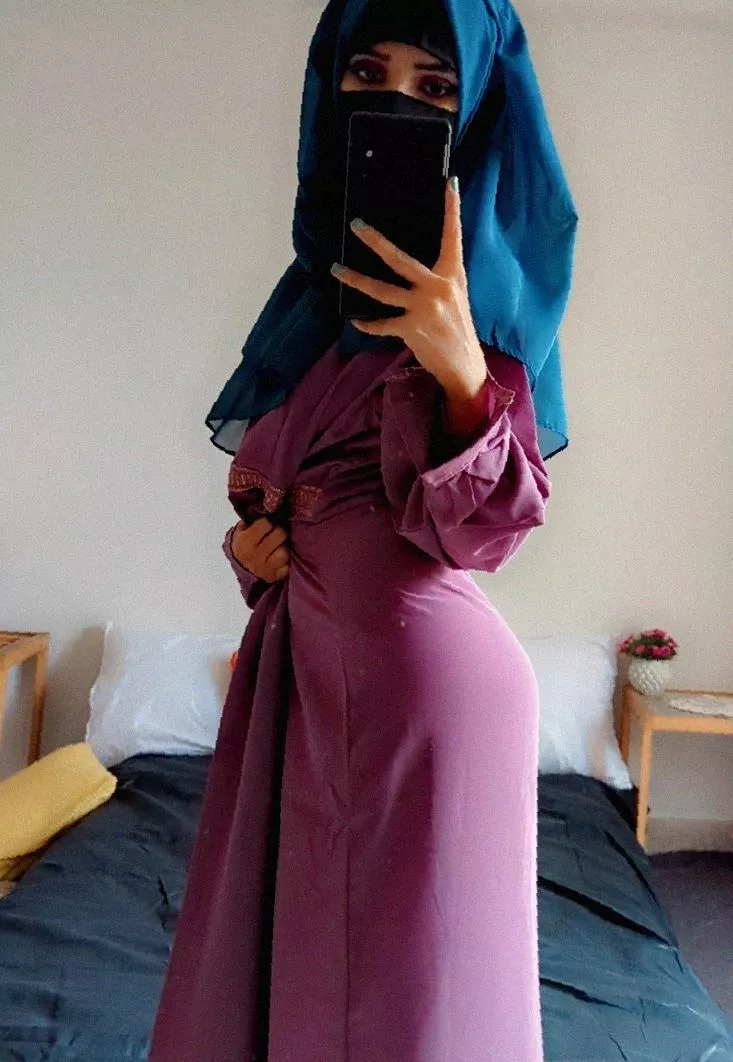 Do you like clothes that emphasize your backside?