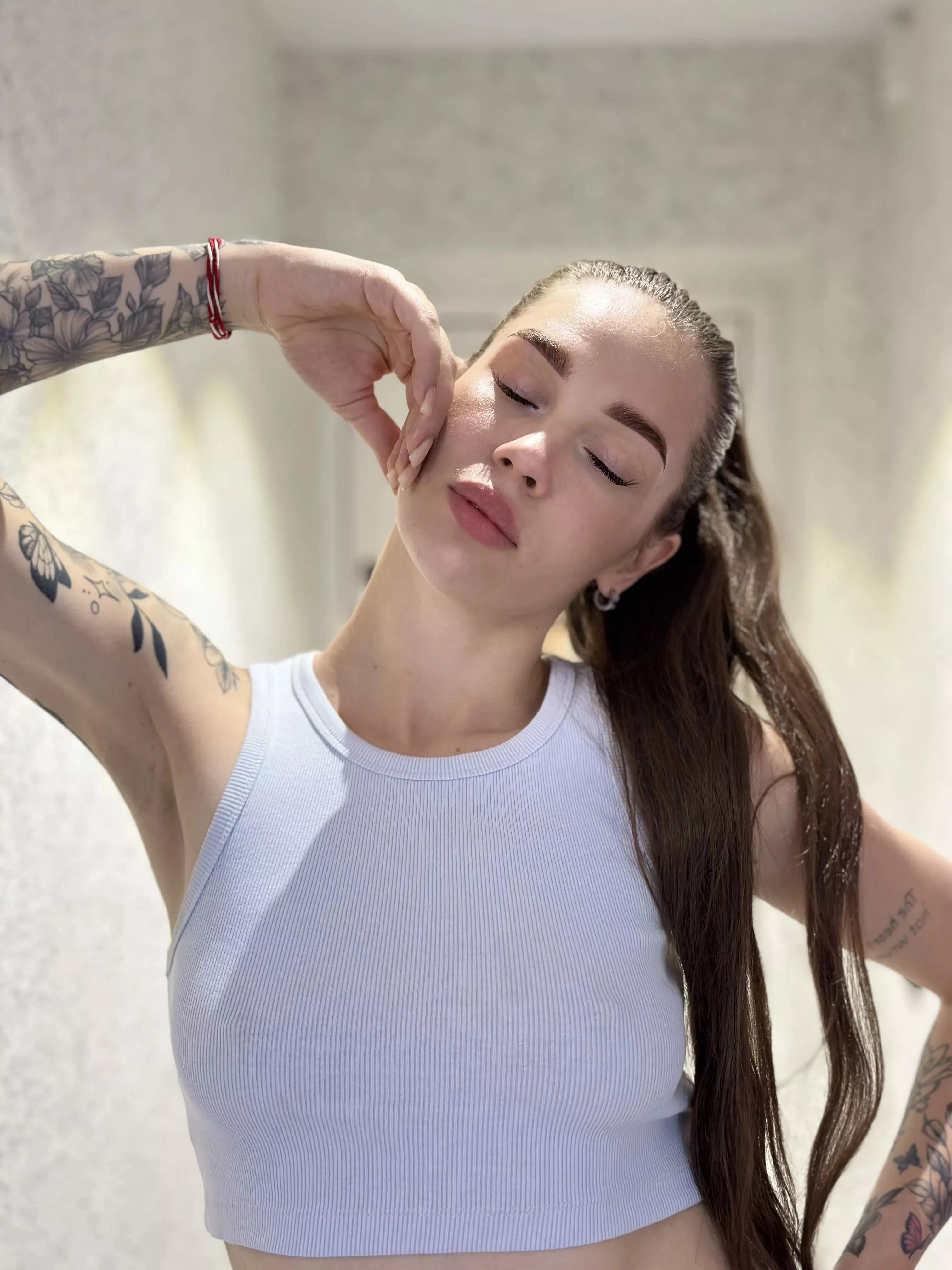 Does the tattoo go with this top?