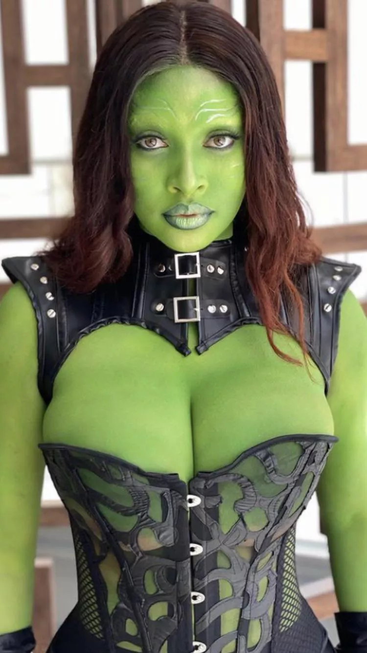 Gamora Cosplay (DarkPhoenixSkye)