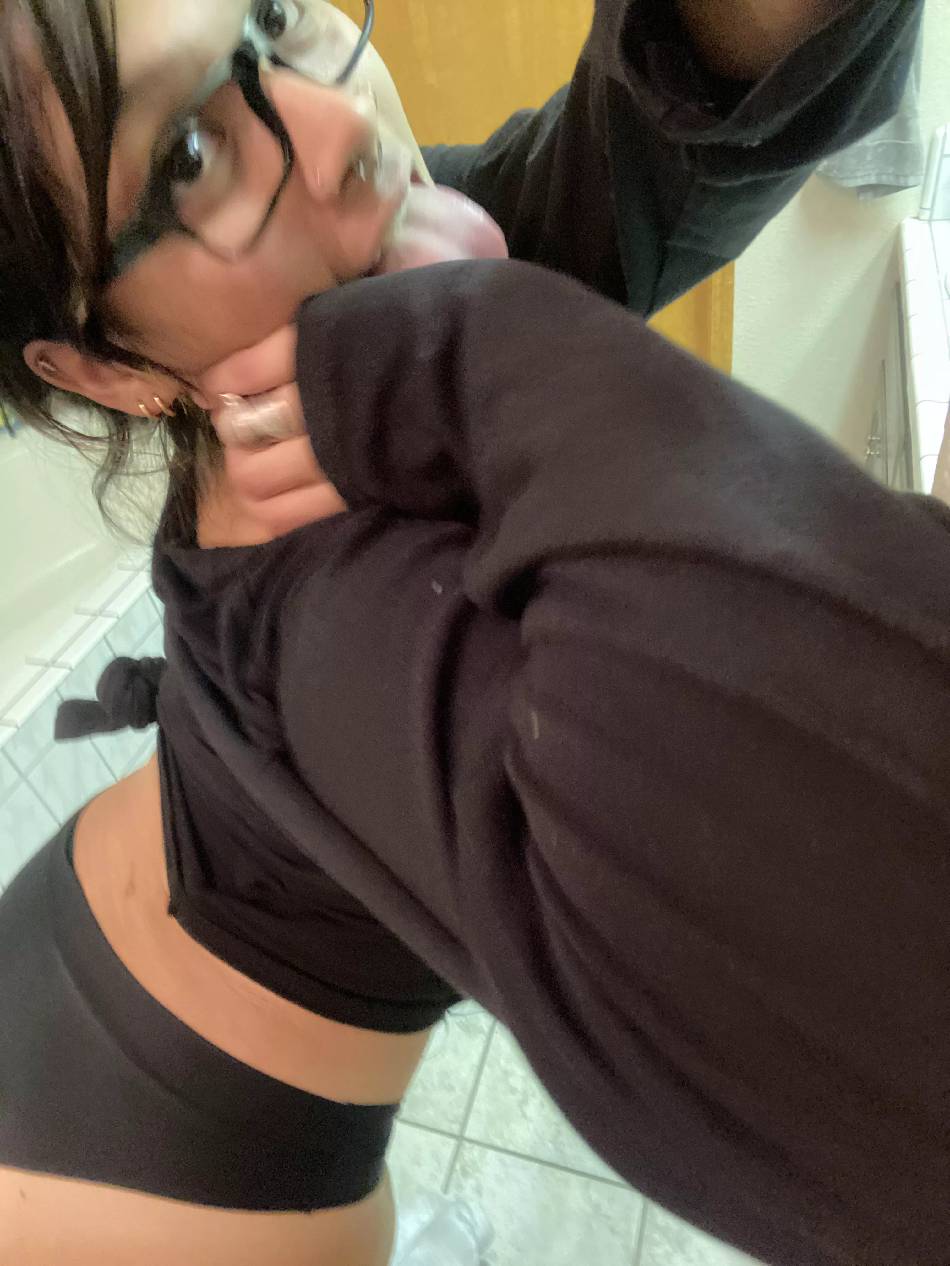 Give thanks to a cute whore online and trib her 