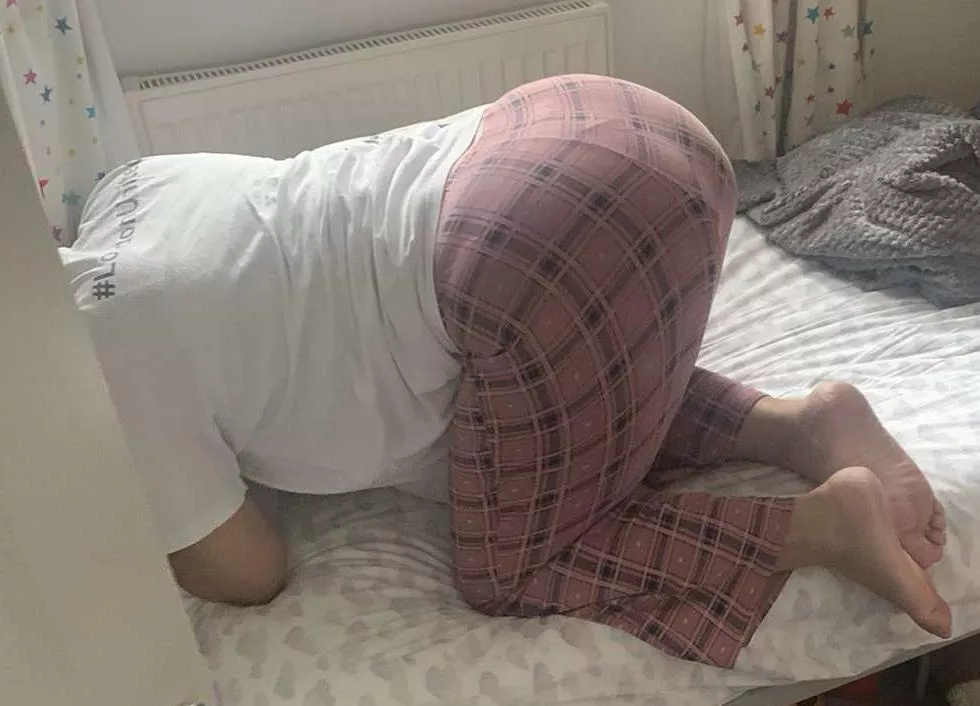 Happy thanksgiving who wants to stuff my Milf Ass with their BBC in doggystyle 