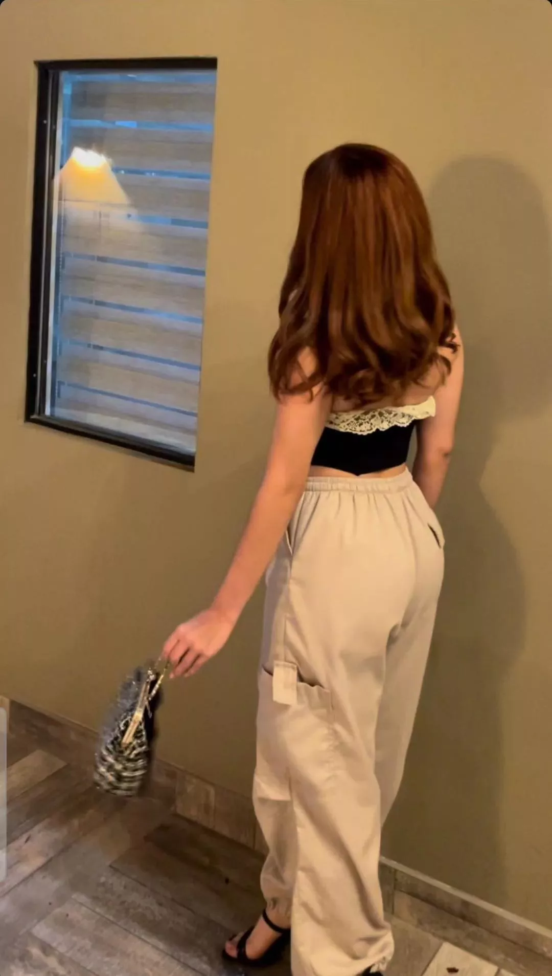 Holii quien me manda mensajito estoy aburrida