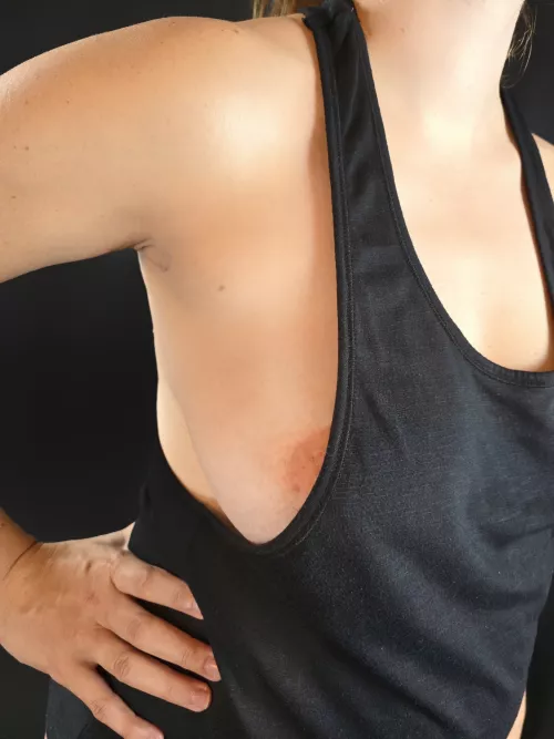 I hope my sideboob makes you hard and horny 