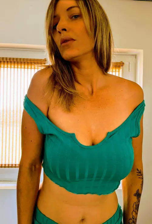 I know that even with a visible bra line, it makes you want to lick my tits 