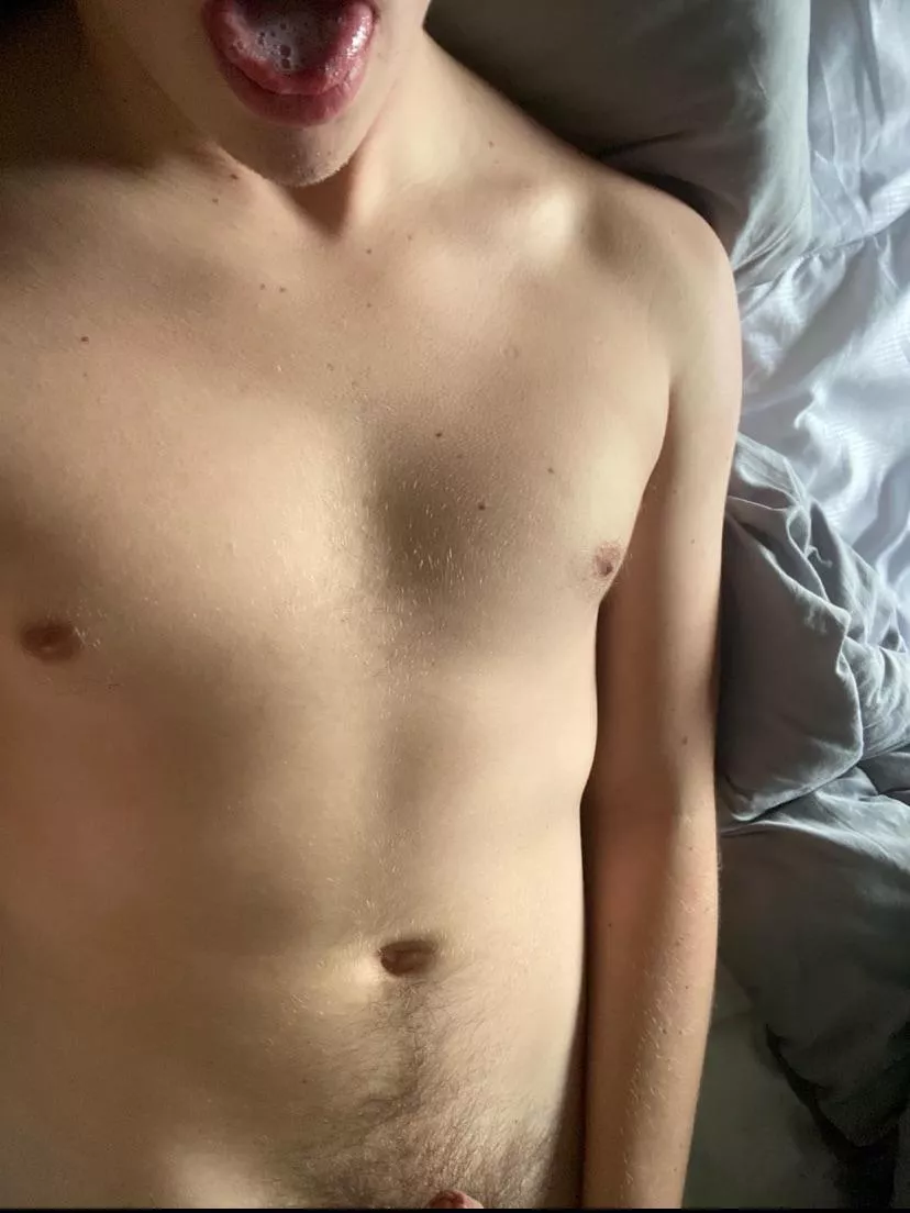 I want a big dick daddy to use me 